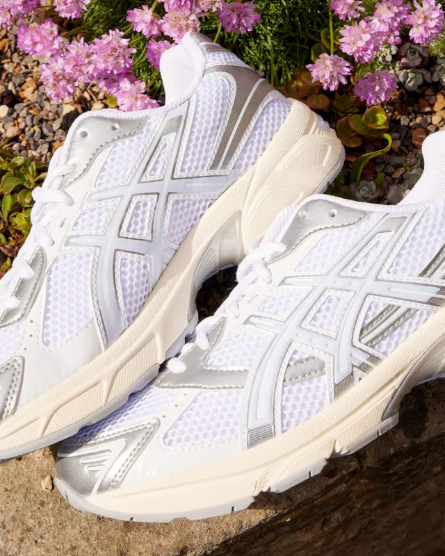 Fresh flowers to match some fresh soles 🌸

Shop the ASICS GEL-1130 in white and purple, online and in-store now.

ID: An image of a pair of white and purple ASICS GEL 1130 trainers laying sideways on a green and ink flower bush.