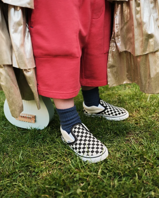 Born to reign (in Vans) 👑

Shop the kids’ Vans Classic Slip-On Toddler in black & cream, online and in-store now.

ID: An image of a child’s lower legs wearing a pair of black and cream Vans Classic Slip On shoes with red shorts and gold cape whilst standing on a grassy ground.