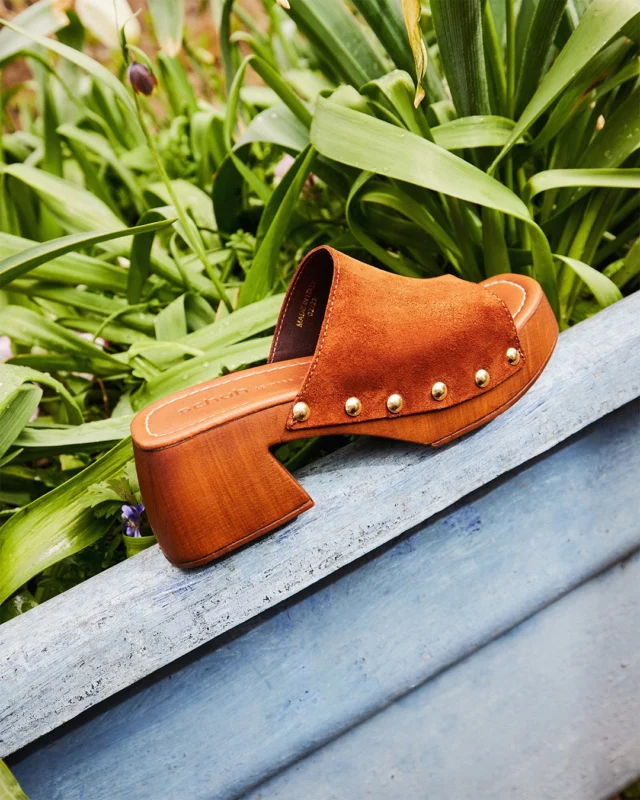 Not your average gardening shoe 🌱

Shop the schuh Via Suede Clog in brown, online and in-store now.

ID: An image of a brown schuh Via Suede Clog sitting on the edge of a blue plant pot in front of multiple green leaves.